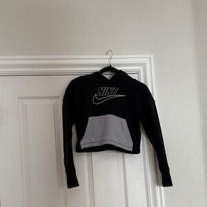 Nike Kids Black and Gray Cropped Sweatshirt size L
